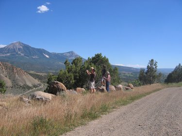 Oogie's visitors take pictures at the edge of the mesa. 