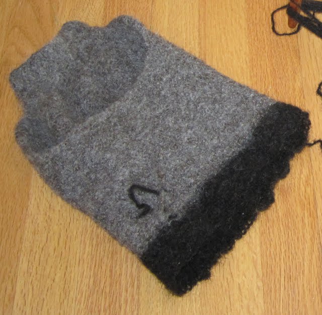 The Growler Cozy Rev 2, with extra stitches on the bottom.